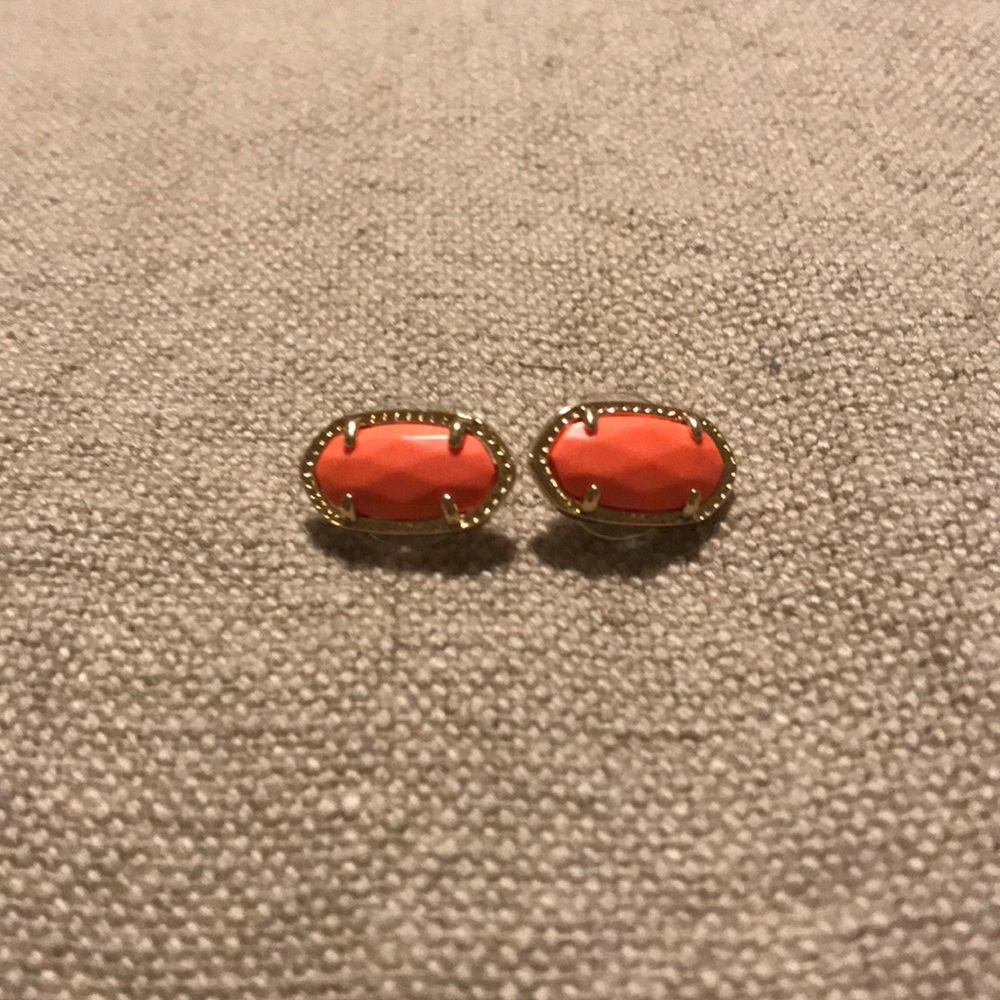Coral Kendra Scott Studs!